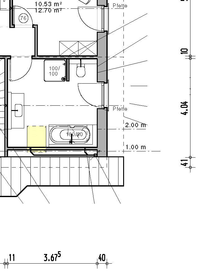 2D-Grundriss eines Badezimmers mit Badewanne, Waschbecken und Toilette