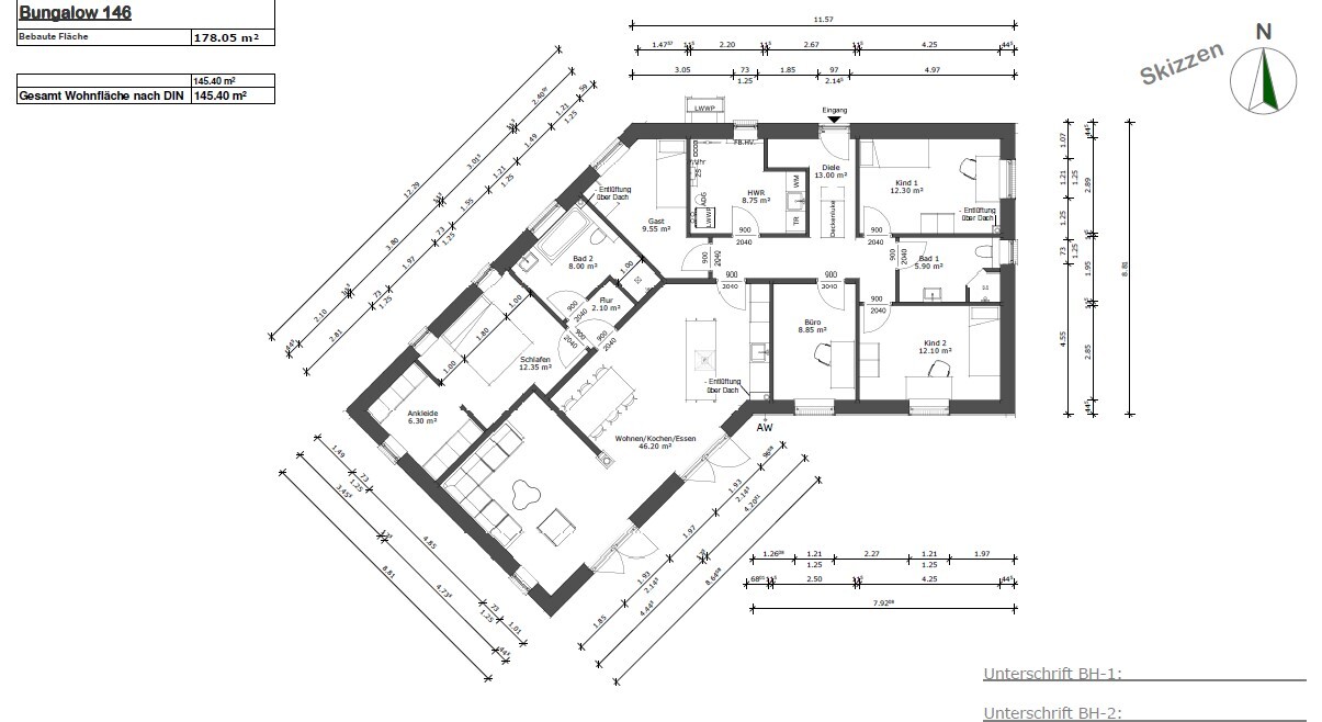 Grundriss eines Bungalows mit Zimmern, Maßen und Beschriftungen.