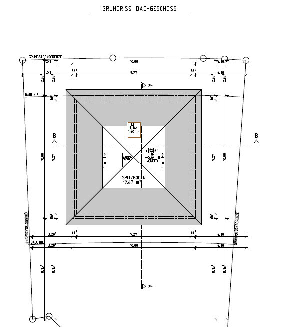 Grundriss Dachgeschoss eines Hauses mit Spitzboden und umlaufenden Dachflächen.