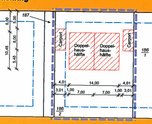 Grundrissplan eines Grundstücks mit Doppelhaushälfte und Carport