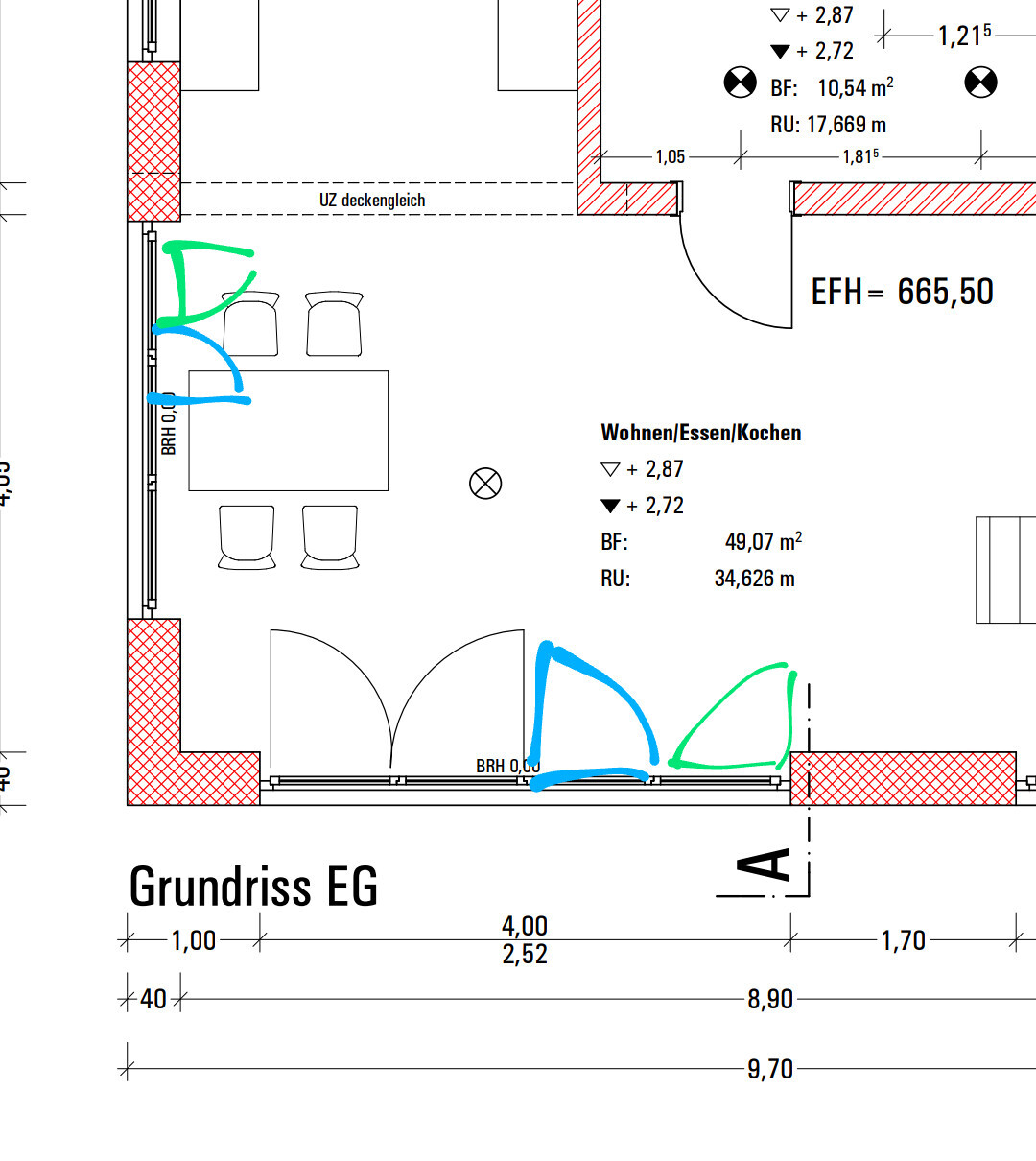 Grundriss EG: Offener Wohn-/Ess-/Kochbereich mit Esstisch und Stühlen; rote Außenwände.
