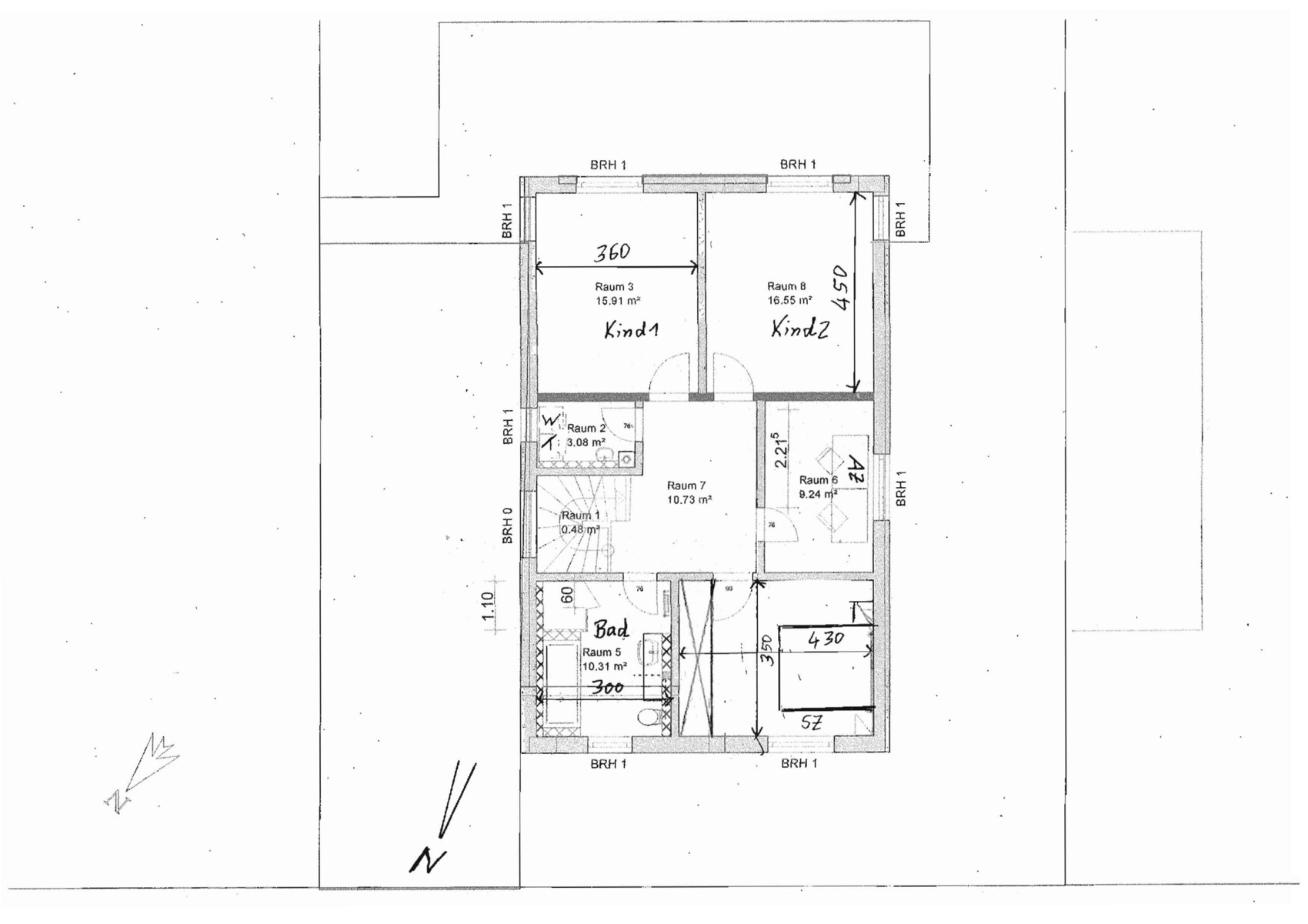 Grundriss eines Hauses mit zwei Kinderzimmern, Bad, Flur und Treppenhaus.