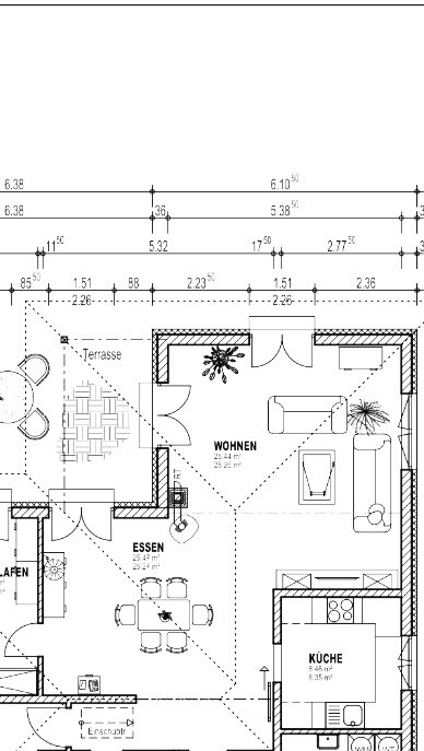 Grundriss eines Wohnhauses mit Wohnzimmer, Essbereich, Küche und Terrasse