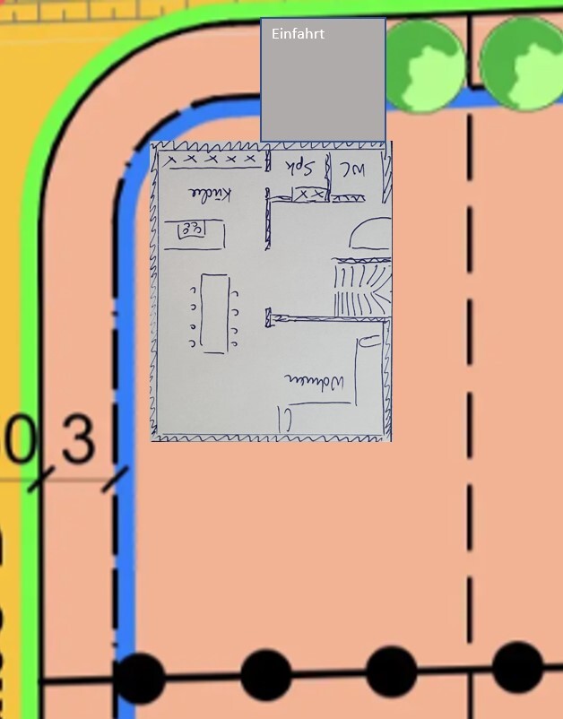 Karte mit grünem Rand, blauer Bahn und gezeichneter Grundriss mit 'Einfahrt'.