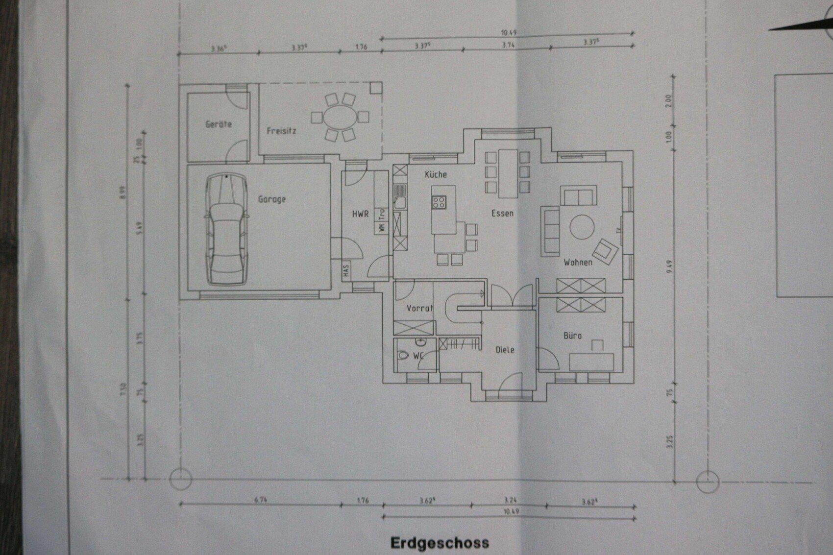 Grundriss Erdgeschoss eines Einfamilienhauses mit Garage, Küche, Essen, Wohnen und Büro