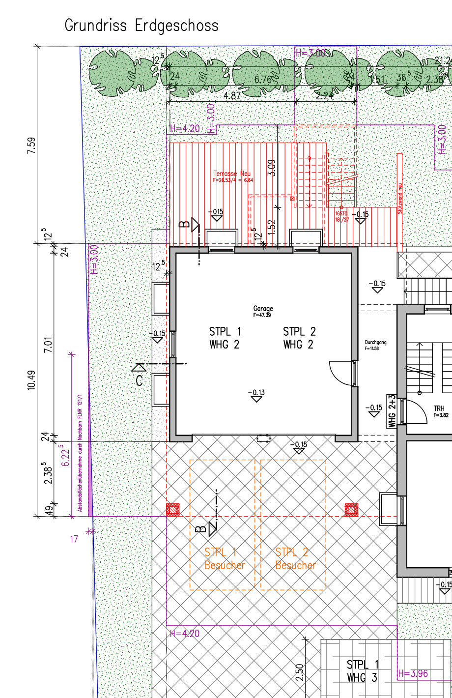 Grundriss Erdgeschoss mit Garage, Terrasse, Treppen, Gartenpflanzen und Besucherbereichen.