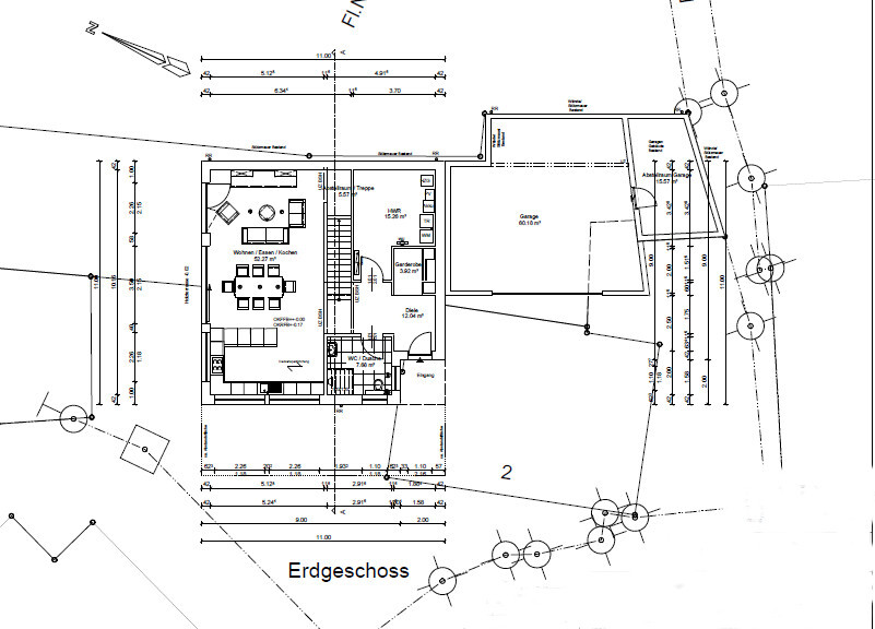 Grundriss Erdgeschoss eines Hauses mit Wohnzimmer, Küche, Essbereich und Treppe