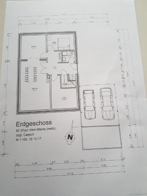 Grundriss Erdgeschoss eines Hauses mit Carport und Eingangsbereich