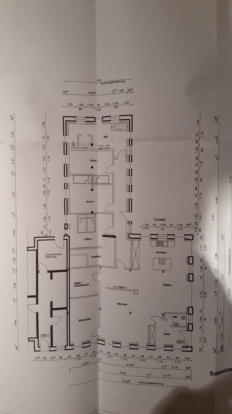 Grundriss Erdgeschoss: Küche, Wohnen, Essen, Bad und Terrasse im Haus