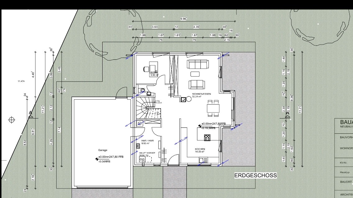 Grundriss Erdgeschoss eines Hauses: Garage, Küche, Wohnen/Essen, Flur, Treppe.