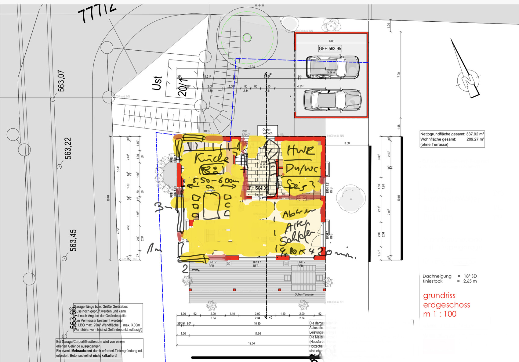 Grundriss eines Hauses mit farblich markierten Räumen, Küche, Wohnen, und Garage mit zwei Autos.