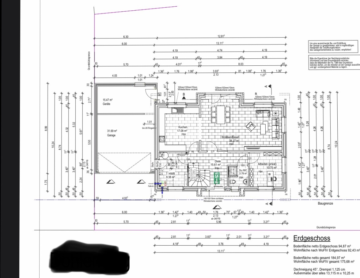 Grundriss Erdgeschoss eines Hauses mit Küche, Wohnzimmer, Garage, Diele, HWR und Bad.