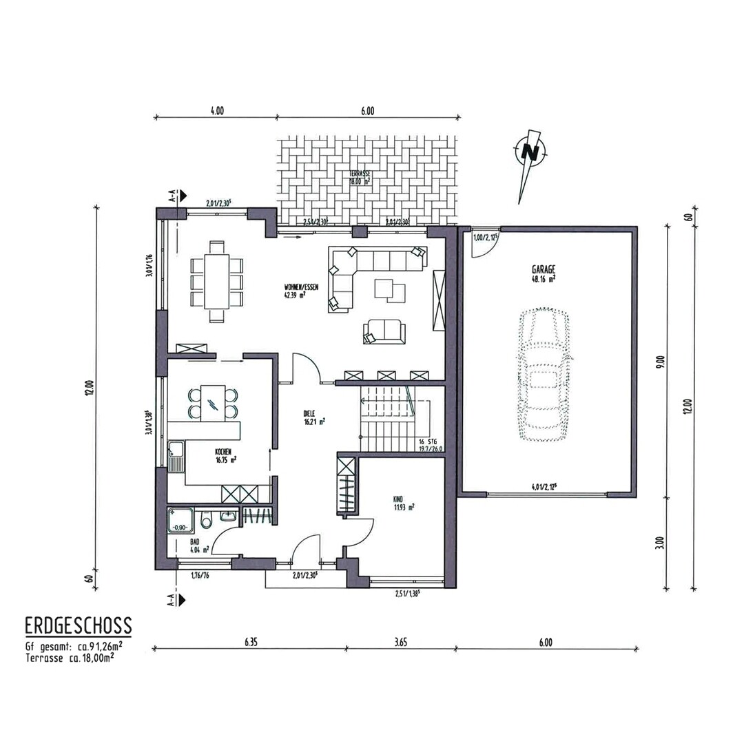 Grundriss Erdgeschoss: Wohnzimmer, Essbereich, Küche, Diele, Bad, Terrasse und Garage.