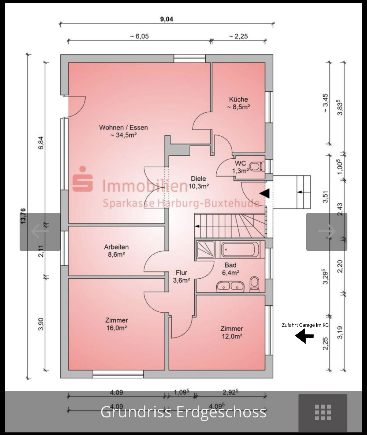 Grundriss Erdgeschoss eines Hauses mit Wohnbereich, Küche, Bad und Zimmern