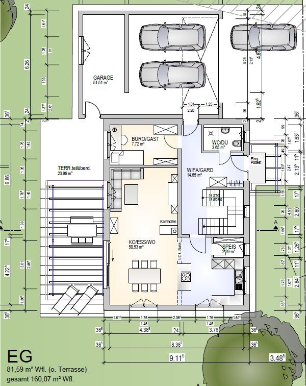 Grundriss Erdgeschoss eines Hauses mit Garage, Wohnbereich, Küche und Terrasse.