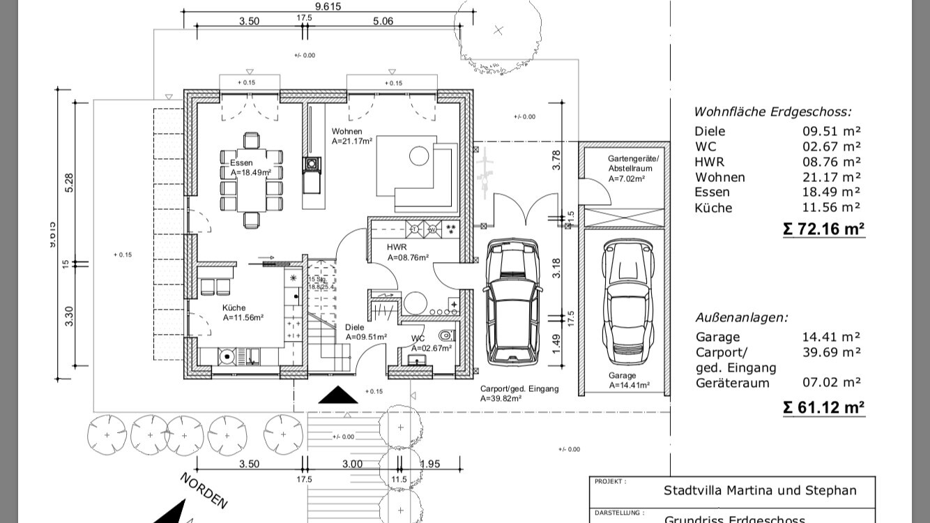 Grundriss Erdgeschoss eines Hauses mit Küche, Essen, Wohnzimmer, HWR, Diele, WC und Garage.