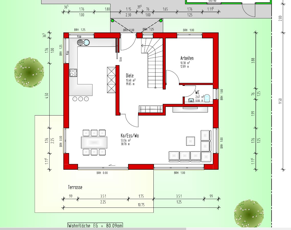 Grundriss Erdgeschoss: offene Küche mit Esstisch, Wohnbereich, Flur, Arbeitszimmer, WC, Terrasse.