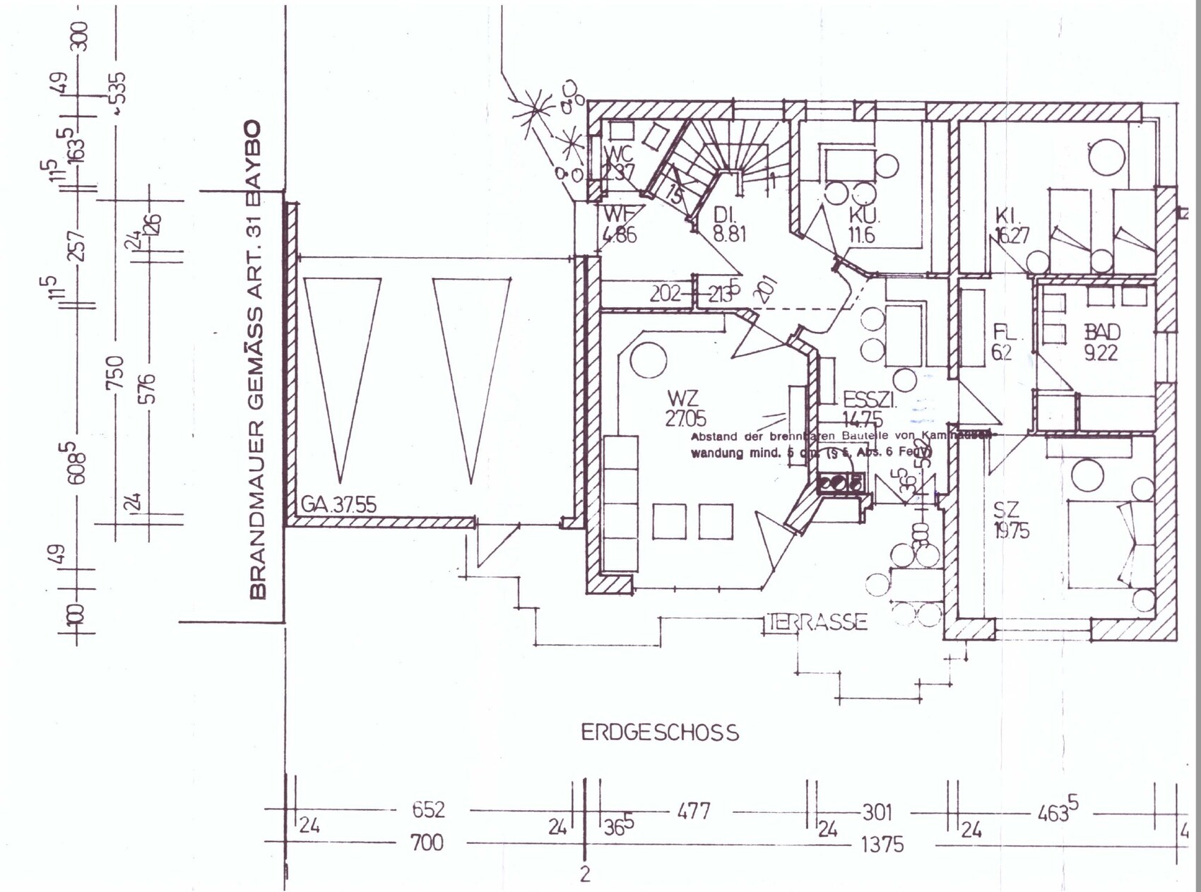 Grundriss Erdgeschoss: Wohnzimmer, Küche, Esszimmer, Bad, SZ, Terrasse, Treppe, WC