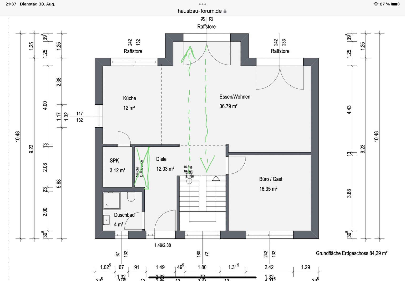 Grundriss Erdgeschoss: Küche, Diele, Duschbad, SPK, Essen/Wohnen, Büro/Gast, zentrale Treppe.
