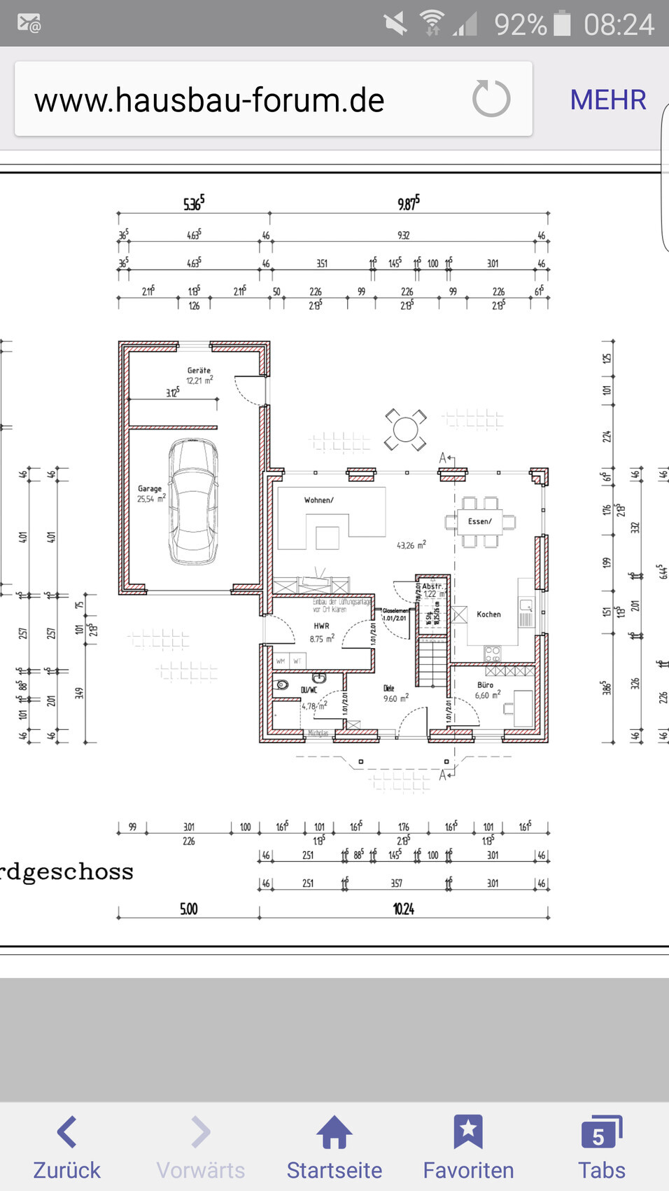 Grundriss eines Erdgeschosses mit Garage, Wohn-/Essbereich, Küche, Büro und HWR.