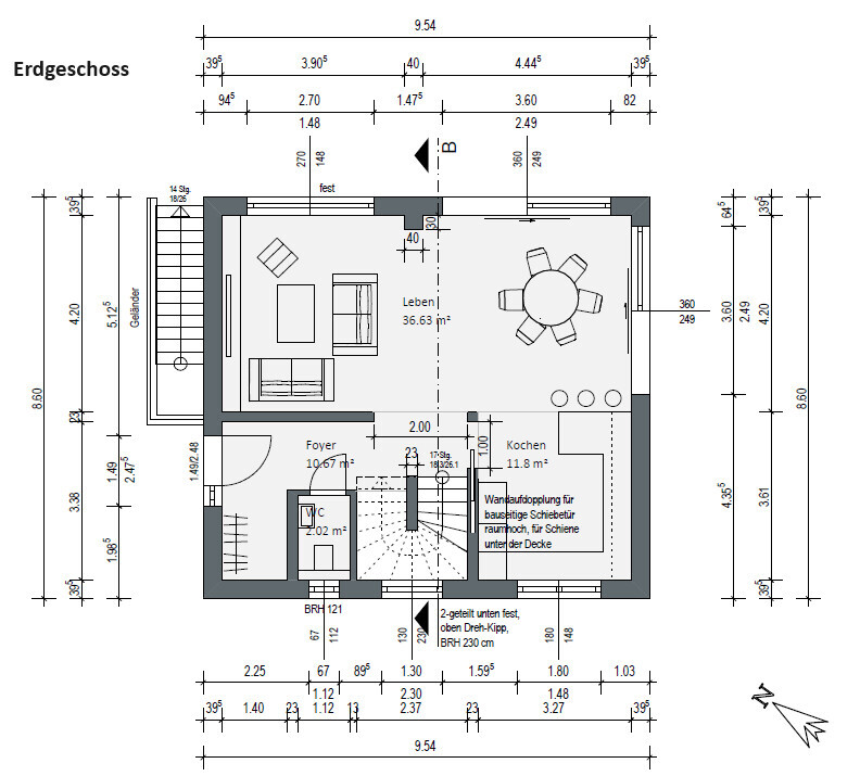 Grundriss Erdgeschoss: Wohnzimmer, Essbereich, Küche, Foyer, WC und Treppenaufgang.