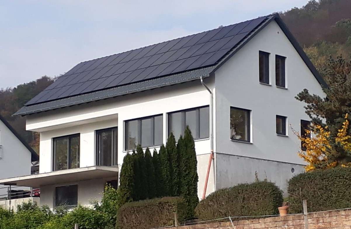 grundriss-fuer-eine-stadtvilla-mit-satteldach-140qm2-505636-2.jpg