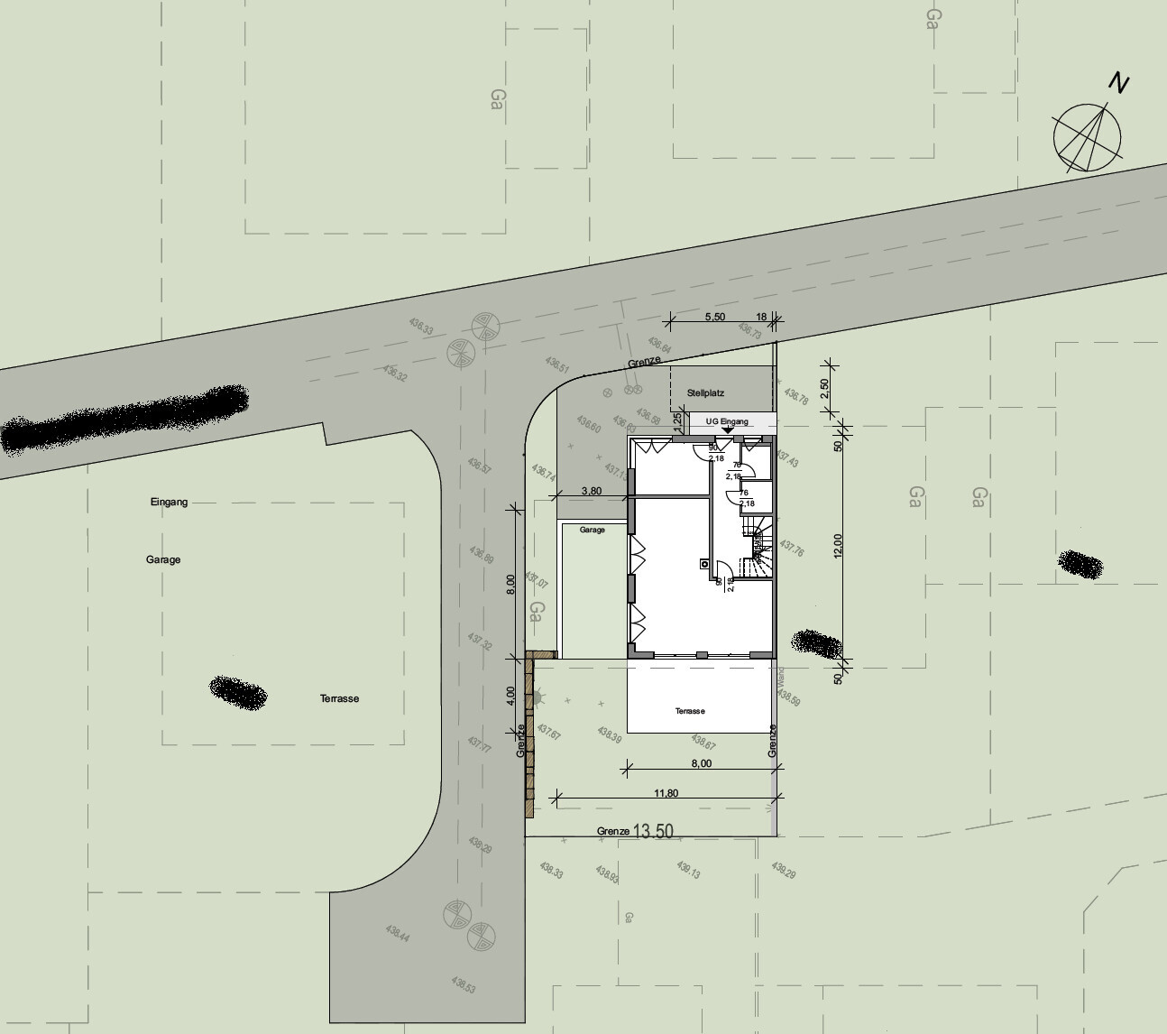 Lageplan zeigt Grundstücksgrundriss mit Haus, Zufahrt und Terrasse