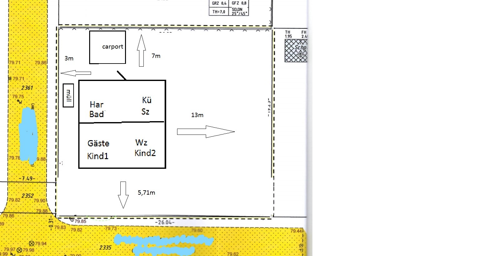 Grundriss des Grundstücks mit Carport, Gebäudestruktur und Innenraumaufteilung