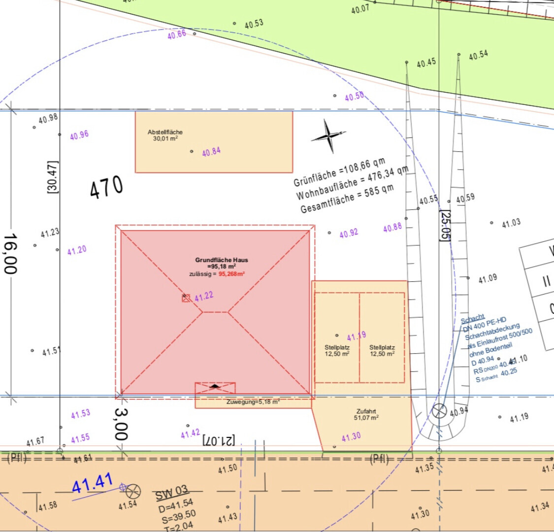 Lageplan eines Grundstücks: roter Hausgrundriss, Stellplätze, Abstellfläche, Grünfläche, Zufahrt