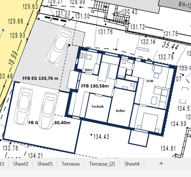 Lageplan: Grundriss mit Büro, Technik, Keller, ELW und Parkplätzen neben dem Gebäude.