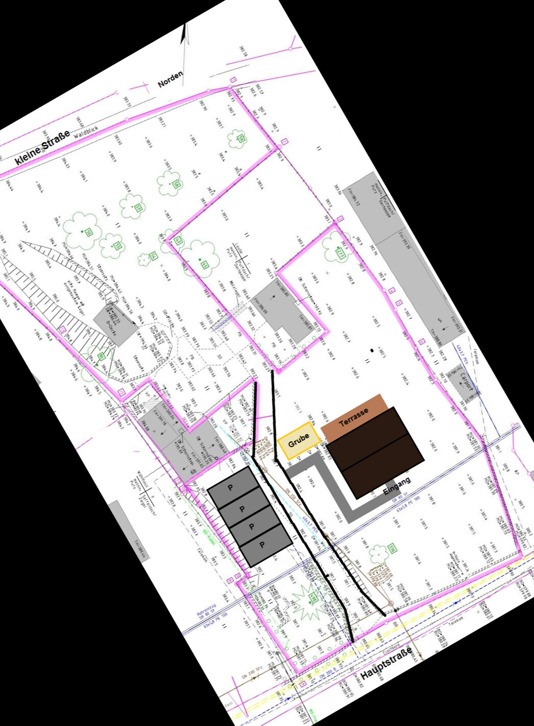 Lageplan eines Baugrundstücks mit Grube, Terrasse, Eingang und Parkplätzen