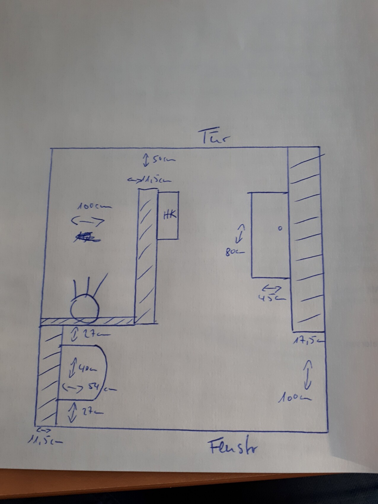Handgezeichneter Grundrissplan mit Zimmeraufteilung und Abmessungen