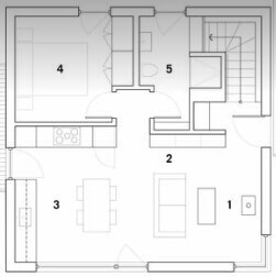 2D Grundriss eines Hauses mit Küche, Essbereich, Wohnzimmer, Flur und Treppenaufgang