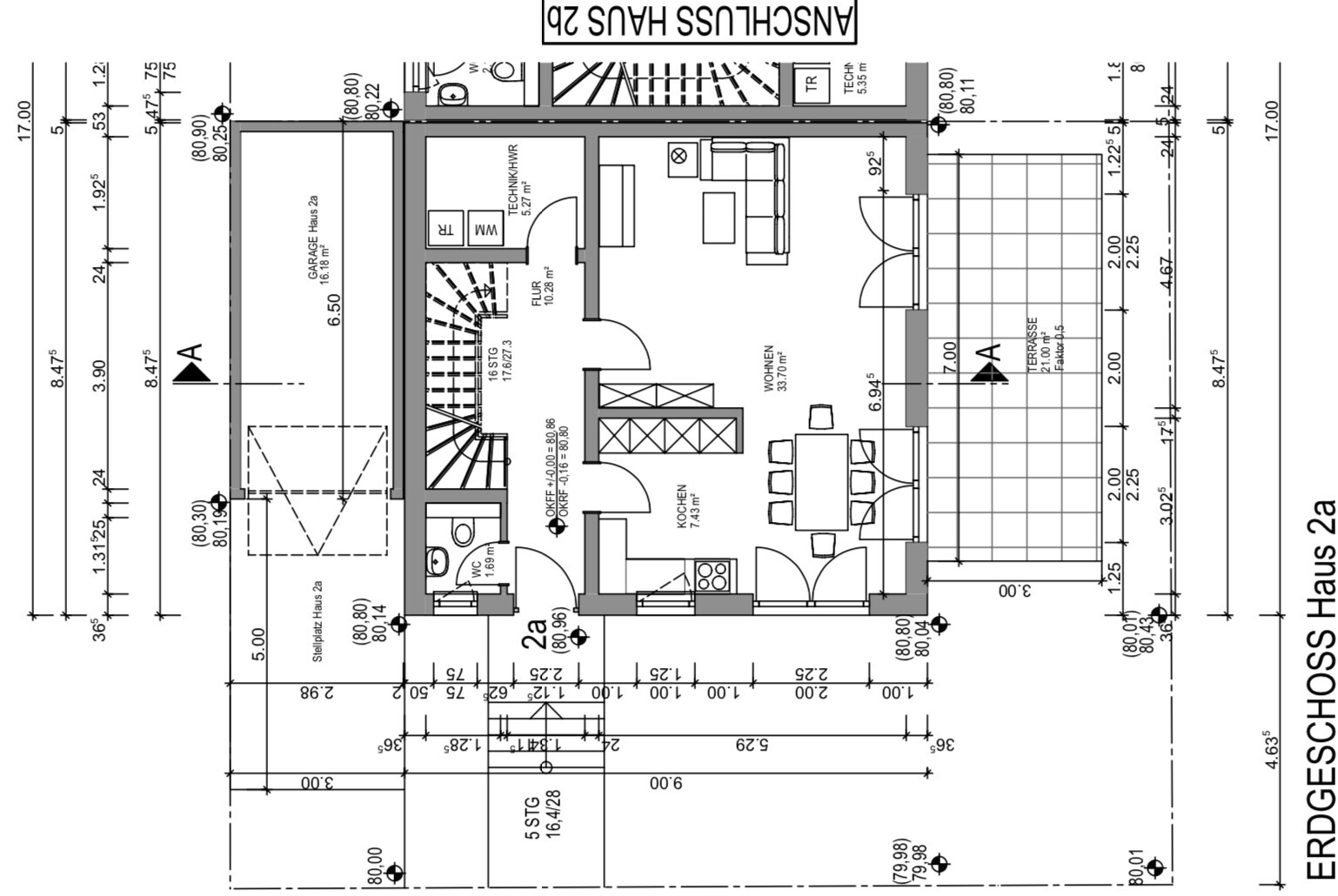 Grundriss eines Hauses Erdgeschoss mit Wohnzimmer, Küche, Terrasse und Garage