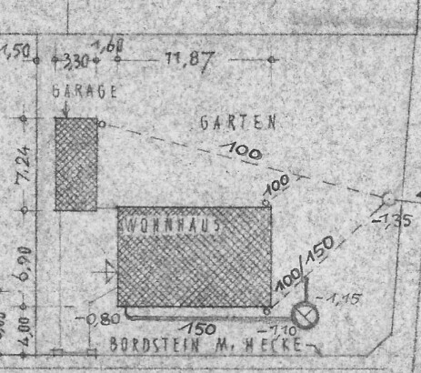 Lageplan eines Hauses mit Garage und Garten auf einem Grundstück