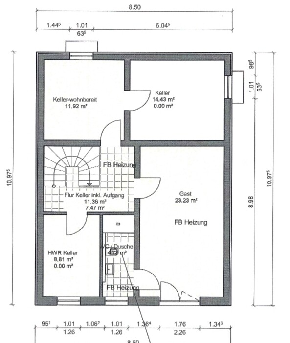 Grundriss Kellergeschoss: Flur mit Treppe, Kellerraum, Gästezimmer, Heizungsräume, HWR, Dusche.