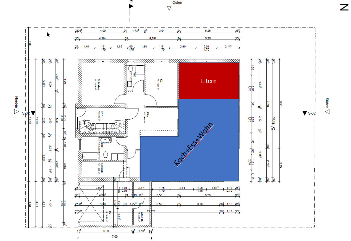 Grundriss eines Hauses: roter Elternbereich neben blauem Koch/Essen/Wohnbereich.