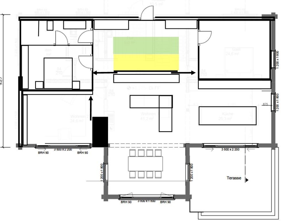 Grundriss eines Hauses mit Wohnraum, Küche, Essbereich und Terrasse; zentrale Öffnungen.