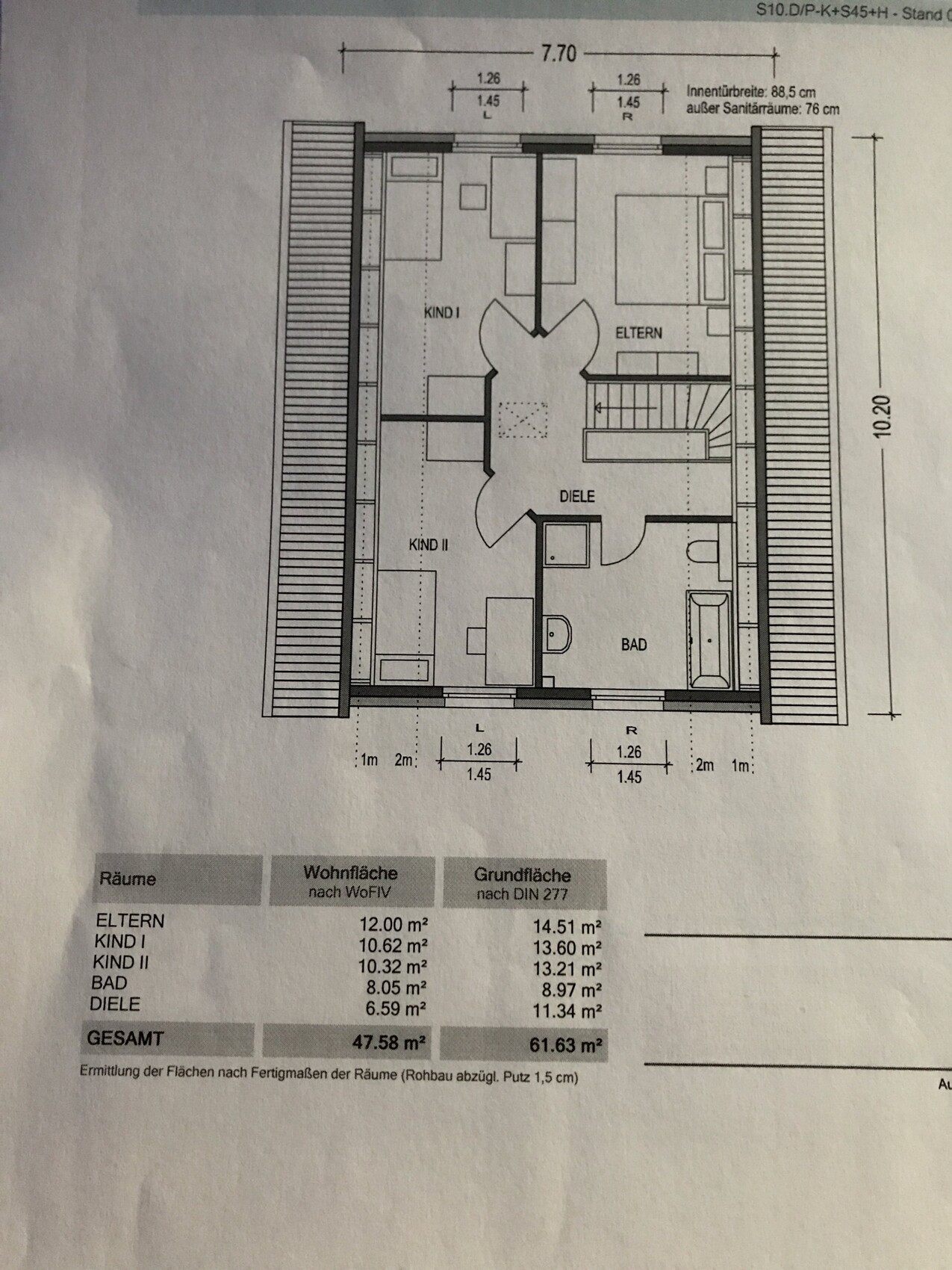 Grundriss eines Wohnplans mit ELTERN, KIND I/II, BAD, DIELE und Treppe.