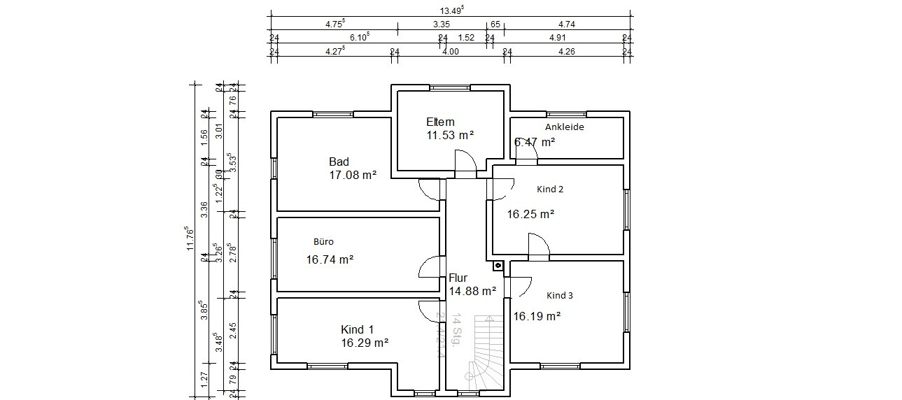 Grundriss eines Hauses: Zentraler Flur, links Bad, Büro, Kind 1; rechts Kind 2/3, oben Eltern mit Ankleide.