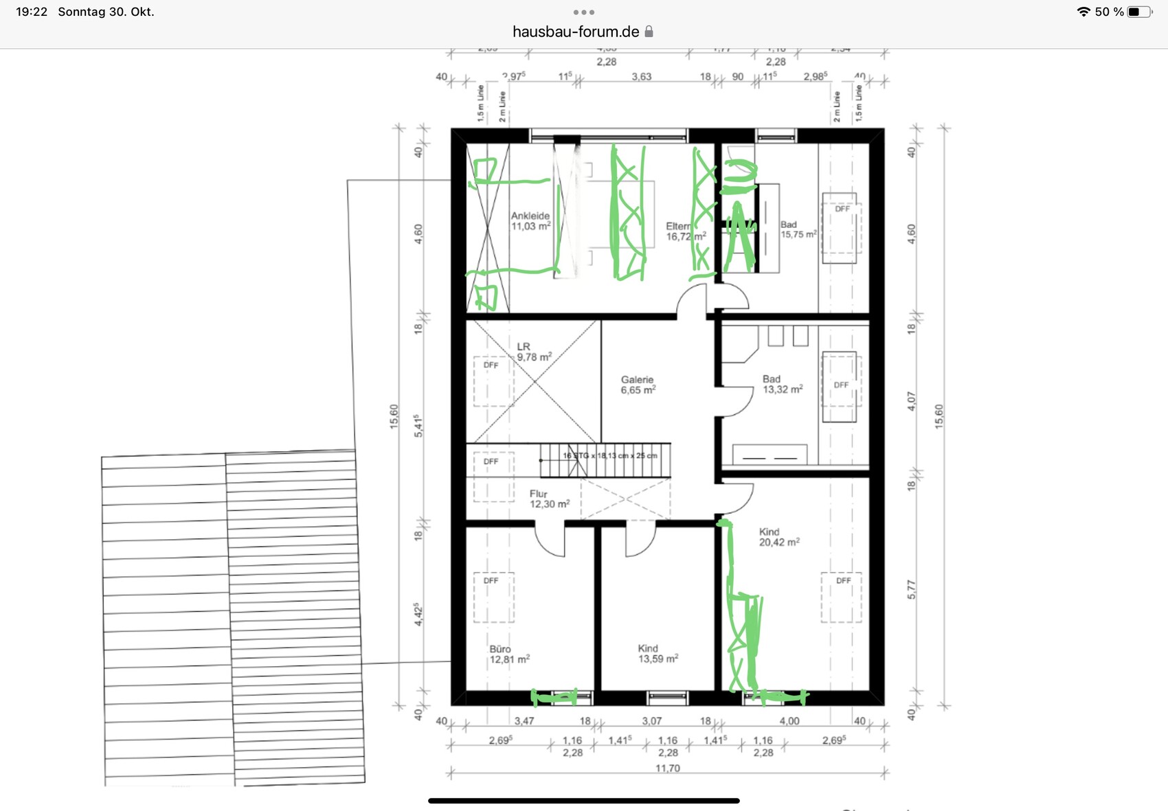 Grundriss Obergeschoss: Flur, Galerie, Schlafzimmer mit Ankleide, Bad, Büro, 2 Kinderzimmer.