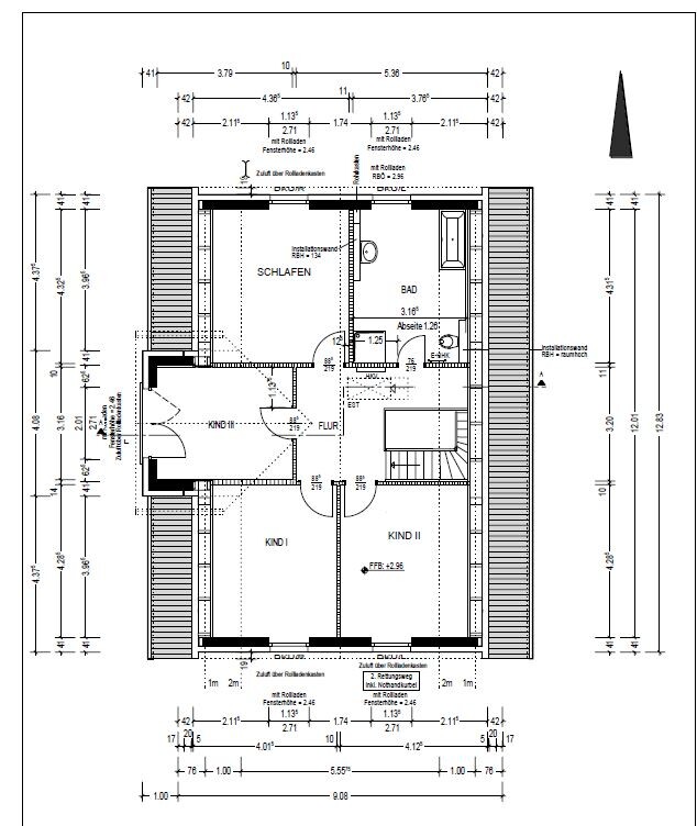 Grundriss eines Wohnhauses mit Schlafzimmer, Bad, mehreren Kinderzimmern, Flur und Balkone.