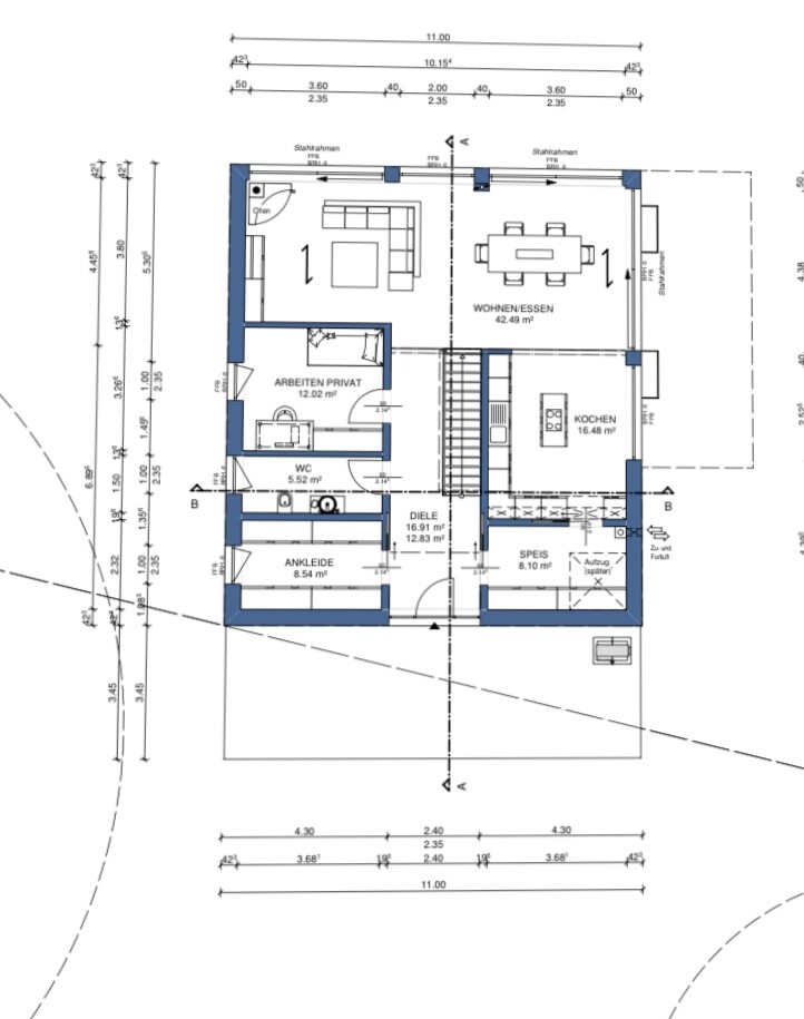 Grundriss eines Hauses mit Wohnzimmer, Küche, Essbereich, Speis, Diele, WC, Ankleide, Arbeitsraum.