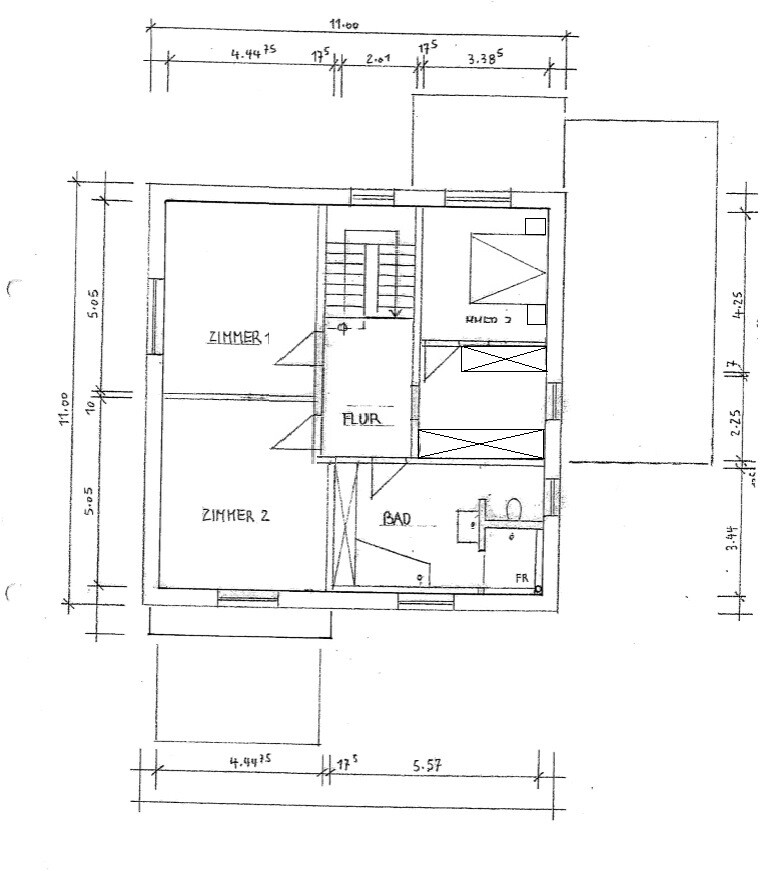 Skizzenhafter Grundrissplan eines Hauses mit zwei Zimmern, Flur und Bad