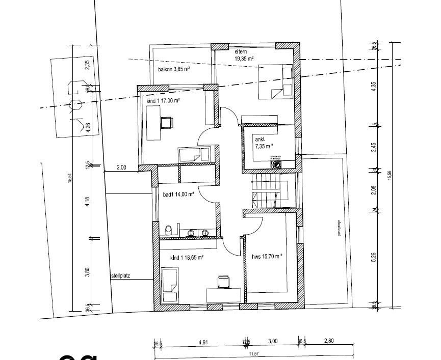 Grundrissplan eines Hauses mit Eltern- und Kinderzimmern, Bad, Balkon und Flur
