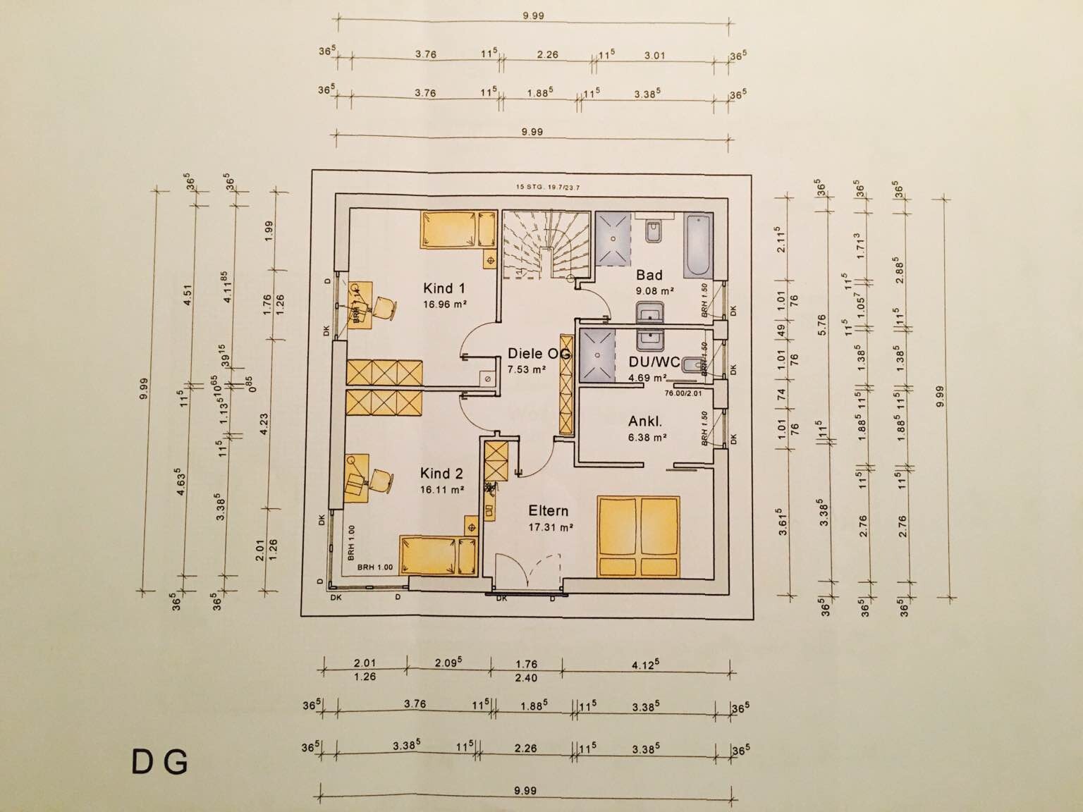 2D-Grundriss eines Hauses mit mehreren Zimmern, Flur und Bad
