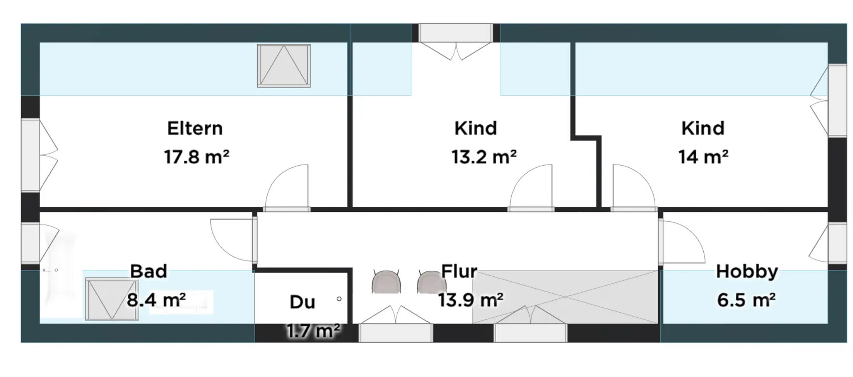 Grundriss eines Familienhauses mit Elternzimmer, zwei Kinderzimmern, Bad, Dusche, Flur, Hobbyraum.