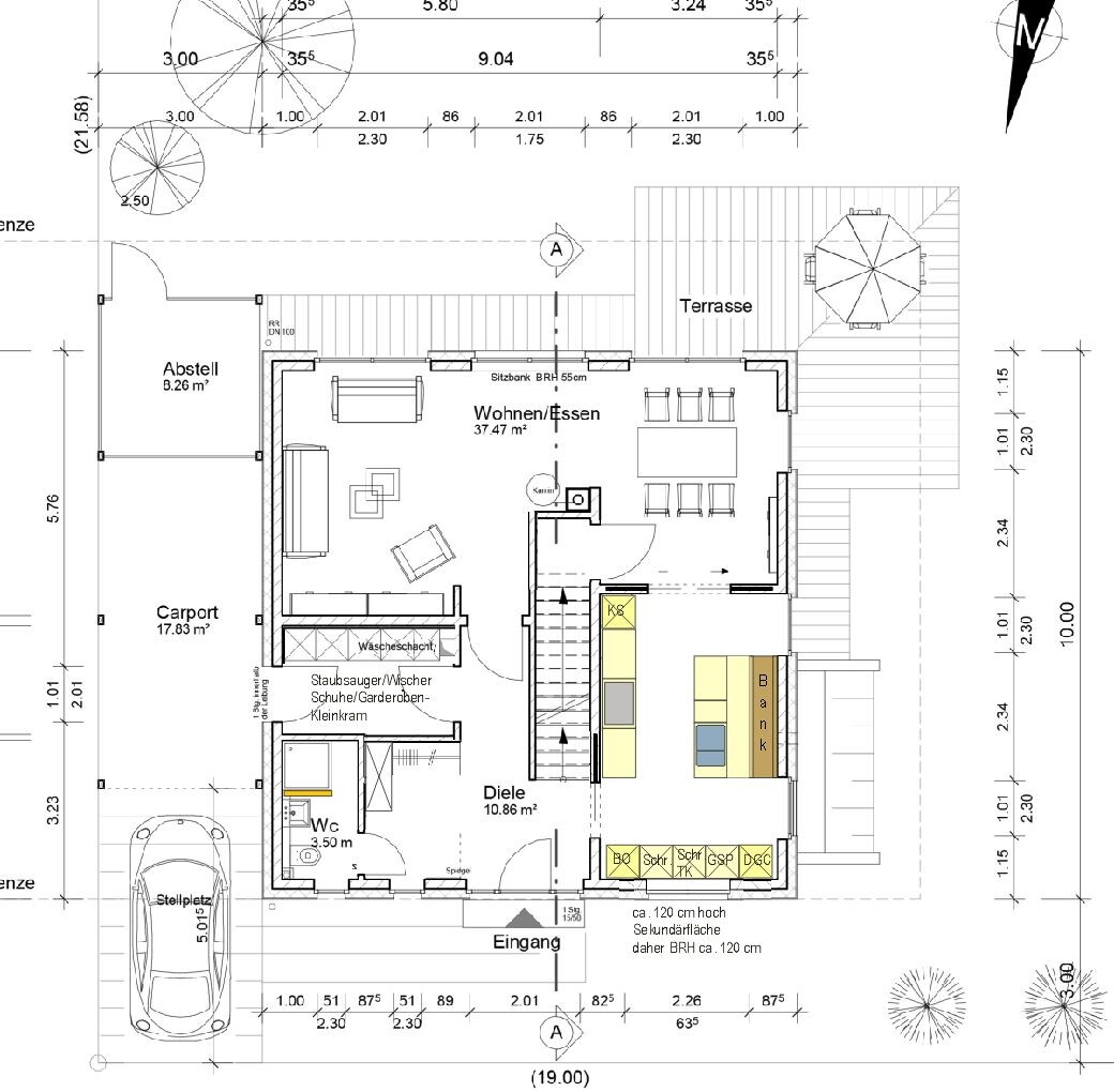 Grundriss EG: Eingang, Diele, Wohn/Esszimmer, Küche, WC, Abstellraum, Carport, Terrasse.
