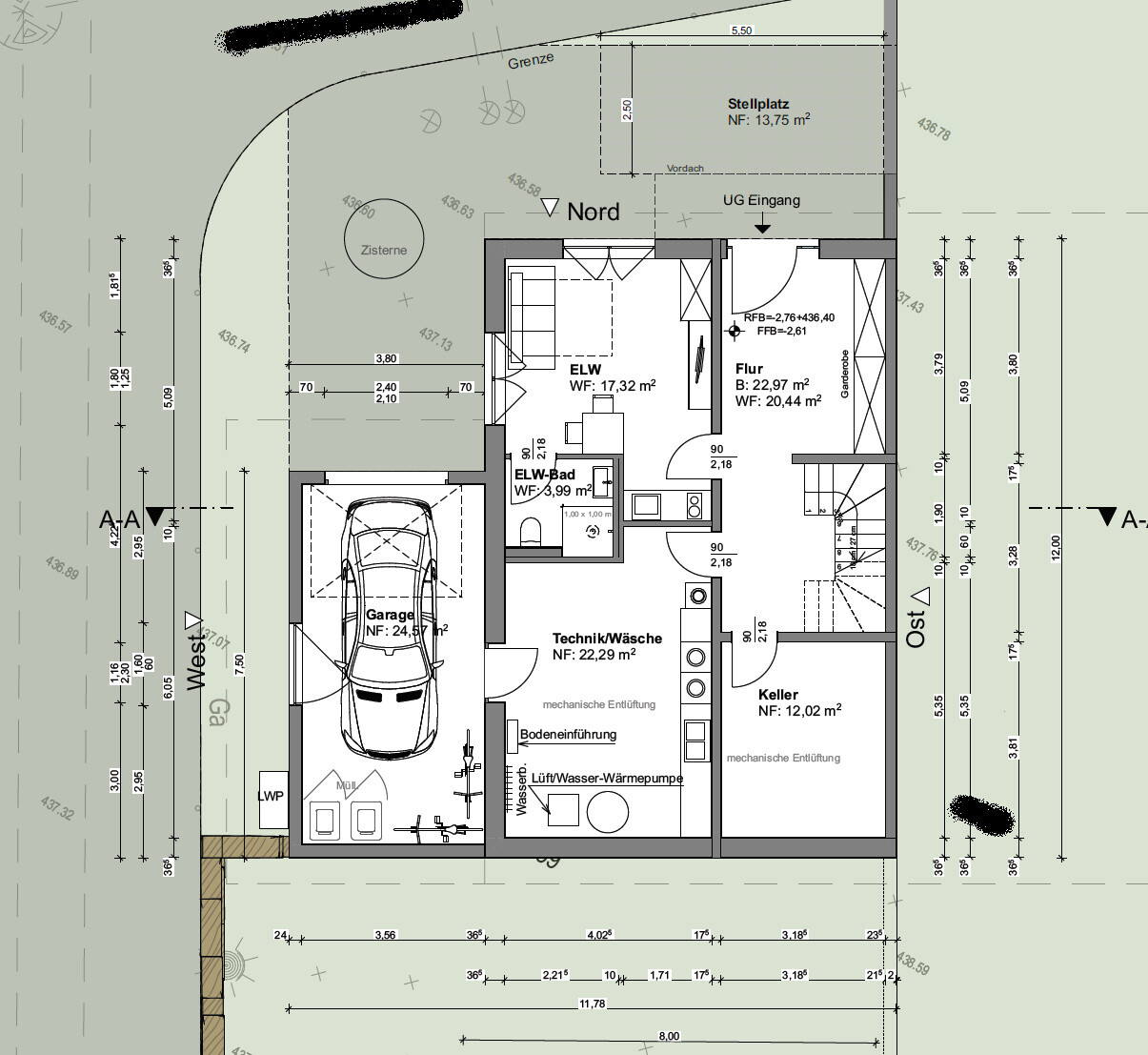 Grundriss eines Hauses mit Garage, Keller, Technikraum und Flur