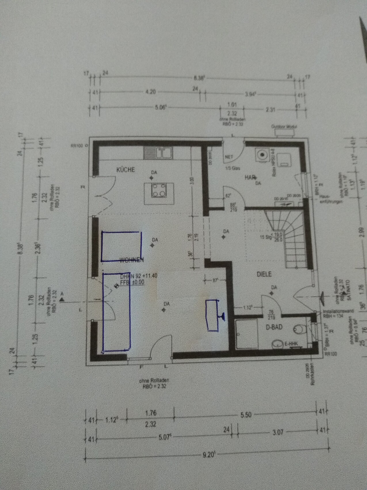 Grundriss eines Wohnhaus-Erdgeschosses mit Küche, Wohnen, Diele und Bad